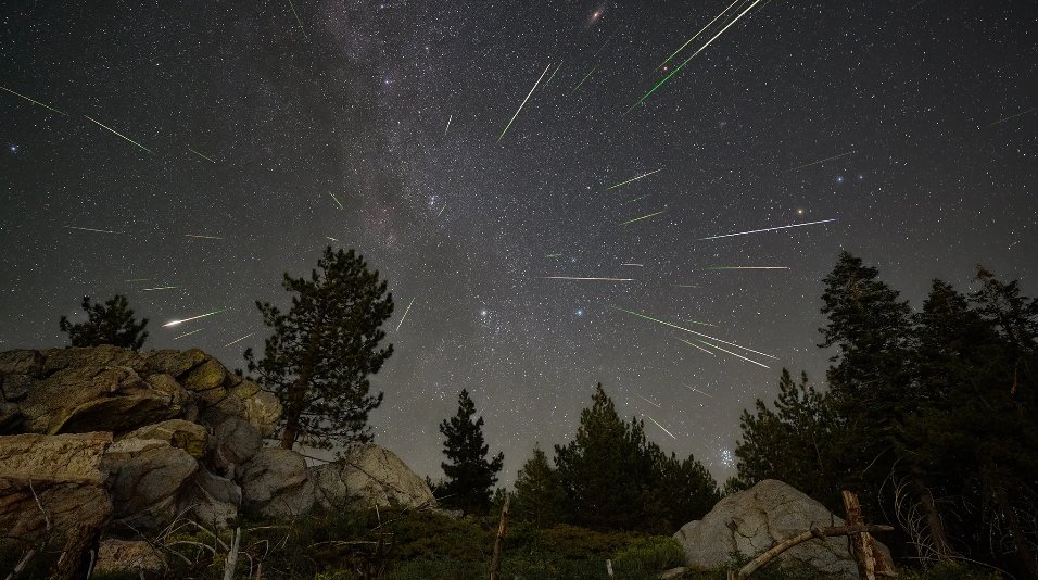 Avez-vous vu des étoiles filantes récemment? Tous les ans en ce temps-ci, la Terre traverse les débris que la comète Swift-Tuttle laisse derrière elle, qui se consument dans l’atmosphère : les #Perséides! ☄️

Partagez vos photos si vous en avez! 👇

📸 NASA/Preston Dyches.