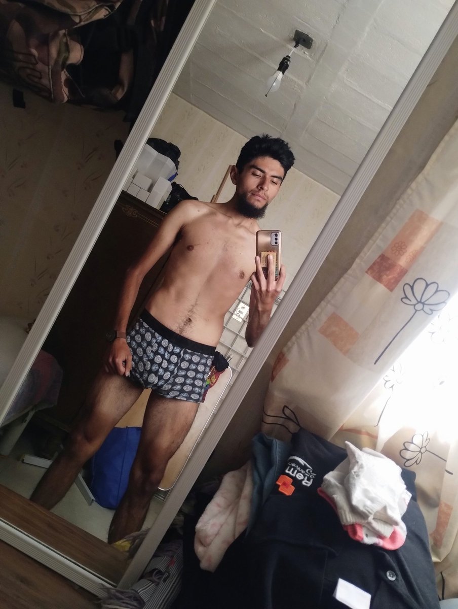 EquisSoyNormalX's tweet photo. 1️⃣: Así me verán en la messlife 📦
2️⃣: Así me verán en un día caluroso ☀️
3️⃣: Así me verán en pijama 😴
4️⃣: Así me verán de novio 🫢 https://t.co/mCElA1HpfN