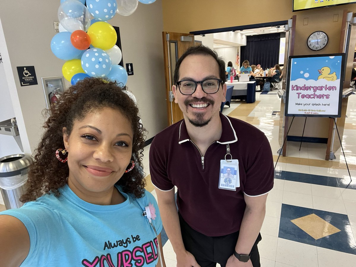 Greeting teachers with <a href="/GilbertBarrer13/">𝙶𝙸𝙻𝙱𝙴𝚁𝚃 𝙱𝙰𝚁𝚁𝙴𝚁𝙰</a> at the <a href="/NISD_ECE/">Northside ISD Early Childhood Education</a> Kinder, PK, ECC, ECSE Pull Out meeting! 🦆 <a href="/NISDAcadTech/">NISD Academic Tech</a> supporting our friends!