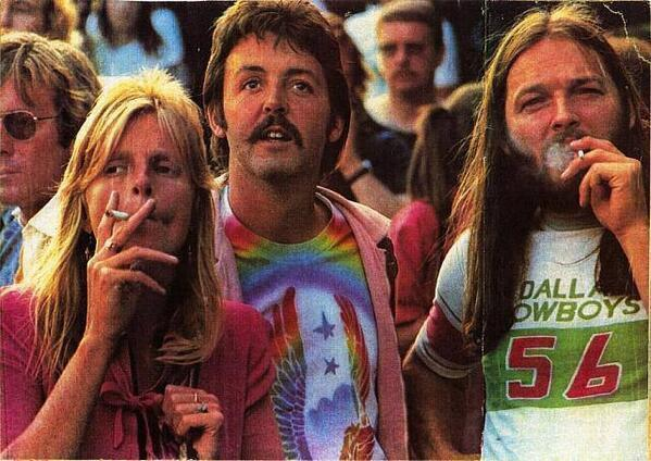 Linda McCartney, Paul McCartney y David Gilmour en un concierto de Led Zeppelin, 1970s