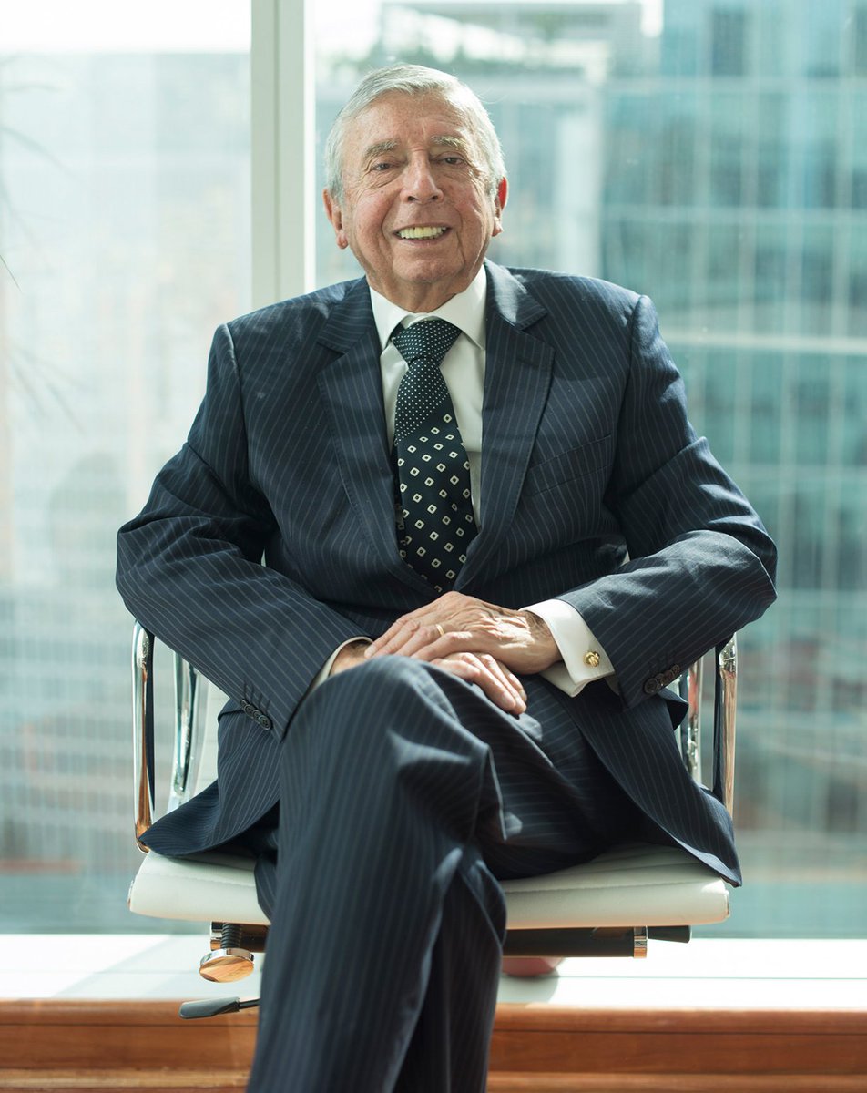 #InMemoriam  | Facultad de Derecho lamenta el fallecimiento del ex profesor Dr. Hugo Llanos Mansilla  
El jurista fue egresado y profesor titular de D° Internacional Público. Extendemos nuestras condolencias a sus familiares, amigos y personas cercanas.

🔗uchile.cl/d219268