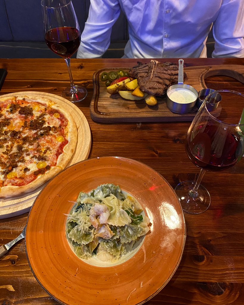 moonzat29's tweet photo. romantic dinner🤍 https://t.co/6JhfohK9yM