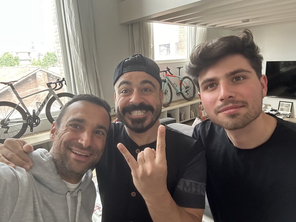 Ahora entiendo pq en Madrid no hay nadie en agosto, vaya caloraco!!! Hoy hemos grabado nuevos podcast de <a href="/seedrocket/">SeedRocket</a> con el CRACK <a href="/raul_riolobos/">Raúl</a> ! Vamos a por la nueva temporada! Tal vez no ganamos un Ondas pero nos lo pasamos bien! Algunas fotillos de la temporada