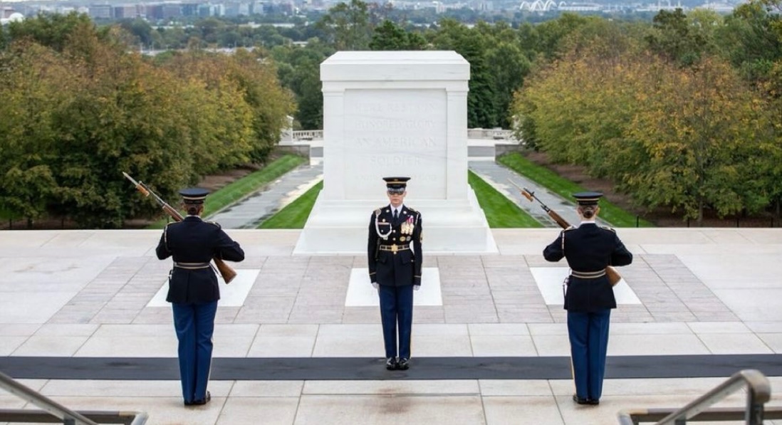 historyinmemes's tweet image. The tomb of the unknown soldier has been guarded every minute since midnight July 2, 1937.