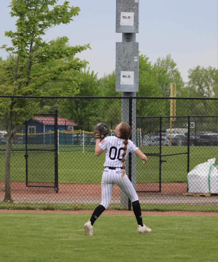 Beverly Bandits 14u Premier (@14u_bandits) on Twitter photo 🚨ROSTER ANNOUNCEMENT🚨
We are excited to welcome back #️⃣0️⃣0️⃣ <a href="/GraceDynes1/">Grace Dynes</a>‼️
▪️Loves salads, especially the Market salad from Chick-fil-A🥗
▪️Loves dogs & has an English Bulldog named Wilson🐶
▪️She’s lived in Washington, Kentucky & Illinois🗺️
▪️Favorite show:Greys’ Anatomy👩🏻⚕️ 🚨ROSTER ANNOUNCEMENT🚨
We are excited to welcome back #️⃣0️⃣0️⃣ <a href="/GraceDynes1/">Grace Dynes</a>‼️
▪️Loves salads, especially the Market salad from Chick-fil-A🥗
▪️Loves dogs & has an English Bulldog named Wilson🐶
▪️She’s lived in Washington, Kentucky & Illinois🗺️
▪️Favorite show:Greys’ Anatomy👩🏻⚕️