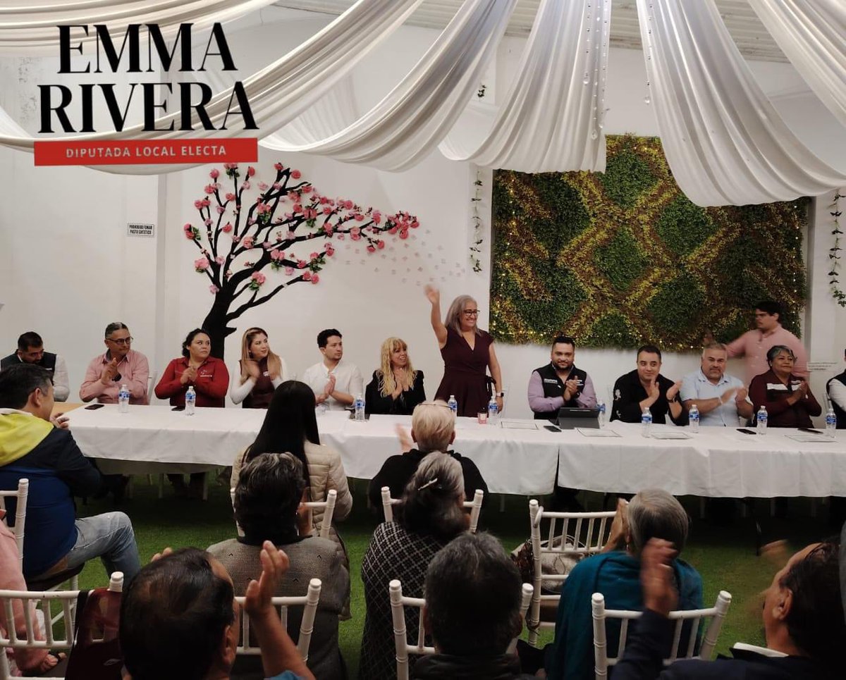 EmmaRiveraCm's tweet photo. Tuve el honor de asistir al evento de entrega de reconocimientos a nuestras y nuestros compañeros COTs del distrito 03 con cabecera en Zitácuaro. Celebramos los logros y el esfuerzo de tantas personas fundamentalmente con la victoria del pueblo en el pasado proceso electoral. https://t.co/rGrw7lCiZ5