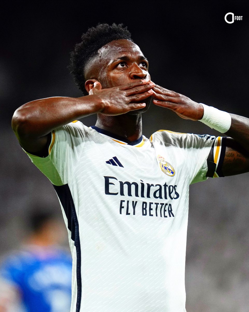 ActuFoot_'s tweet image. 🚨 L'Arabie Saoudite 🇸🇦 a mis 𝟭 𝗠𝗜𝗟𝗟𝗜𝗔𝗥𝗗 𝗗'𝗘𝗨𝗥𝗢𝗦 sur la table pour Vinicius. 🤑

Salaire : 200 M€ annuels sur 5 ans. 💰

𝗟𝗲 𝗷𝗼𝘂𝗲𝘂𝗿 𝘆 𝗿𝗲́𝗳𝗹𝗲́𝗰𝗵𝗶𝘁. 🤔

En Arabie Saoudite, Vinicius pourrait gagner un salaire 𝟮𝟬 𝗙𝗢𝗜𝗦 𝗦𝗨𝗣𝗘́𝗥𝗜𝗘𝗨𝗥 à…