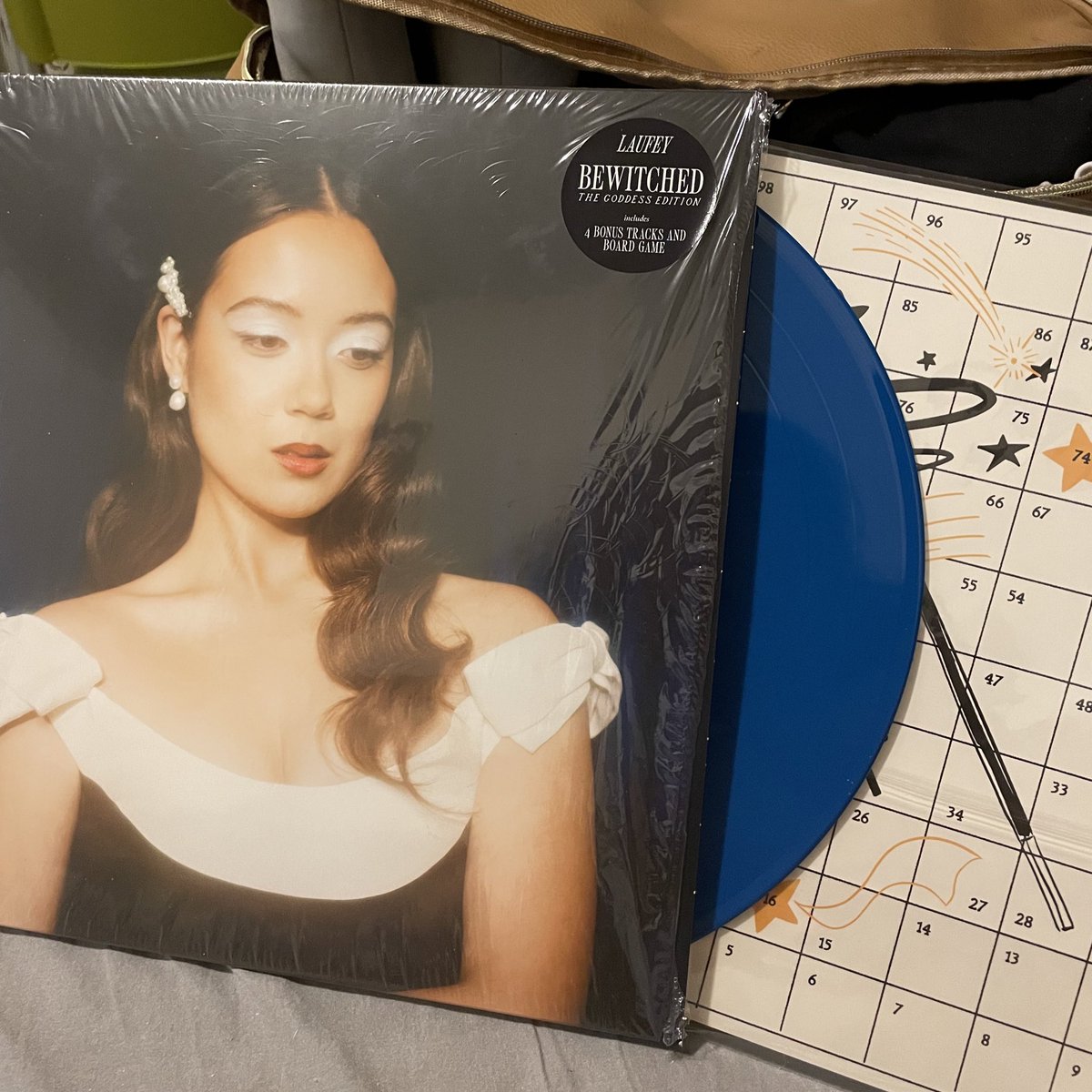 nnvrin's tweet photo. literally bought this baby 2 days ago #AVeryLaufeyVinyl https://t.co/MZgpuBbX6H