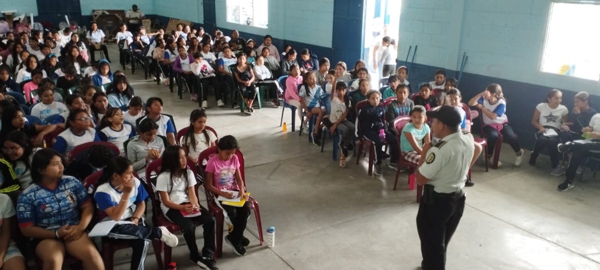 Acciones de acercamiento con la comunidad educativa y charlas con temas preventivos brindan policías de Prevención del Delito en varias escuelas de Petén, Retalhuleu, Jalapa, Totonicapán y Huehuetenango.

¡No hay mañana, #LaSeguridadEsHoy!