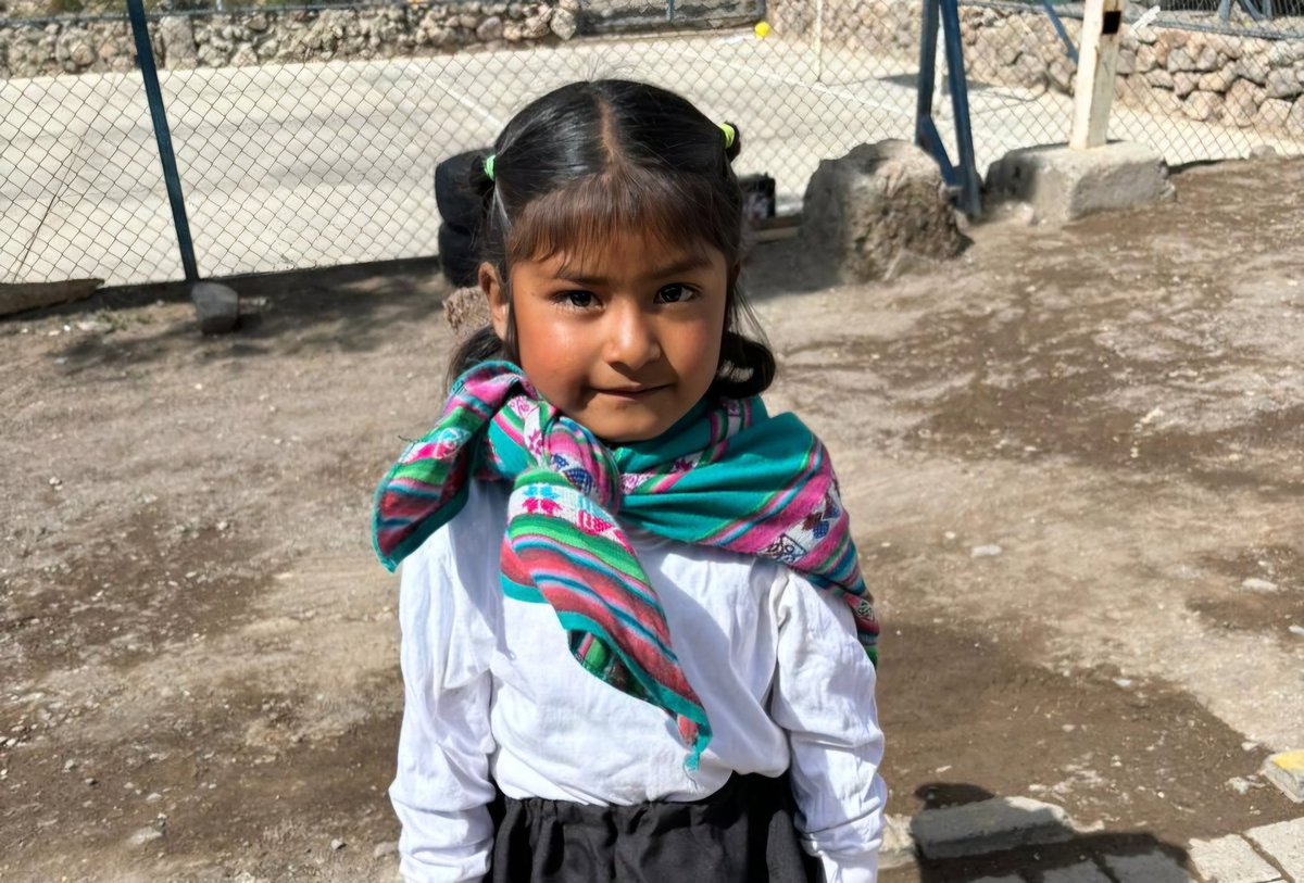 IM_HUARA's tweet photo. Con motivo del Día de #Bolivia, la escuela de #Sibaya celebró el "Día del Intercambio Cultural de dos países: #Chile 🇨🇱 - #Bolivia 🇧🇴".
El 80% de su matrícula corresponde a estudiantes bolivianos, que llegaron con sus familias en busca de una mejor calidad.
#Iquique https://t.co/Bt9x2cN2I8