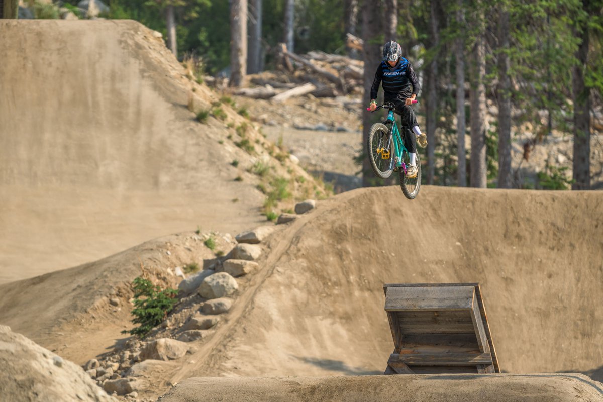 🔥 The Grom event at Freeride Days is all about supporting the next generation of talented riders as they climb their way to the top. Get all the results here: bit.ly/4dHMH0f

#BikeBigWhite #FMBWorldTour <a href="/fmbworldtour/">FMB World Tour</a>