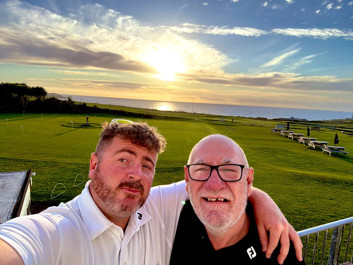 2 faces that have changed over the years, but what a shift ones put in! Many memories, some kick outs and many dirty pints! Wish him all the best! Happy Retirement Alex 🍻