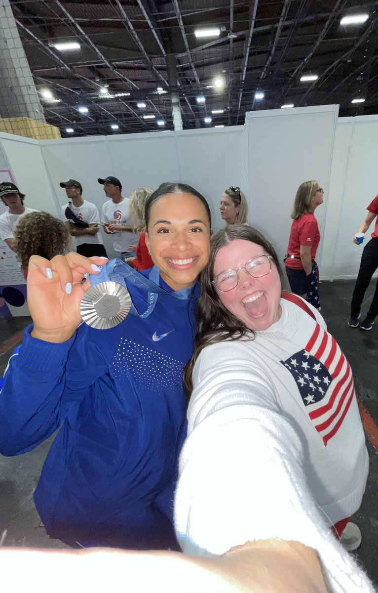 RobbinsCollege's tweet photo. Bears supporting Bears! @baylorcsd alumna Allie Bishop celebrates with current graduate student—and 2024 OLYMPIC SILVER MEDALIST—Avery Skinner in Paris!

#sicem #teamusa https://t.co/ODyV69O7gJ