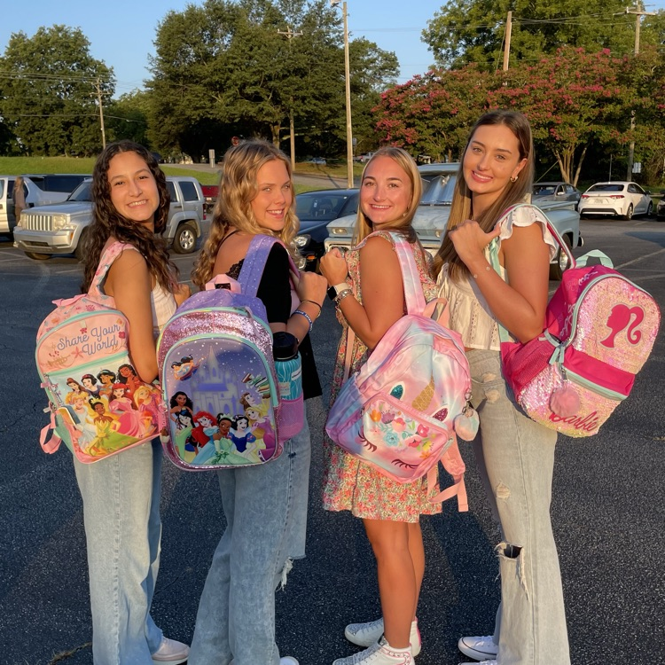 SpartanburgD5's tweet photo. The Senior tradition continues at Byrnes High School with a #throwback to those elementary days ππ#WeAreD5 #FirstDayInD5 #Rebels https://t.co/pOmGUIs2zg