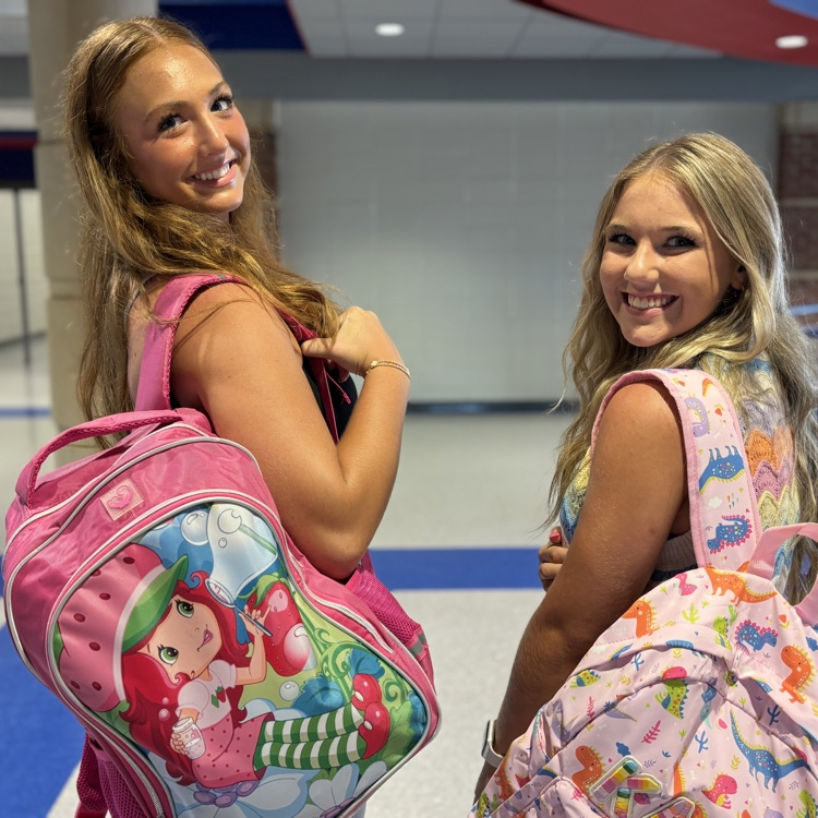 SpartanburgD5's tweet photo. The Senior tradition continues at Byrnes High School with a #throwback to those elementary days ππ#WeAreD5 #FirstDayInD5 #Rebels https://t.co/pOmGUIs2zg