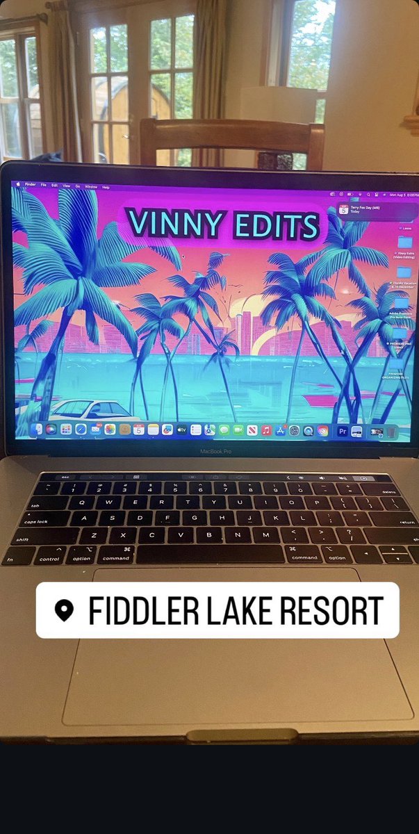 VinnyEdits_'s tweet photo. Up North &amp; About To Edit a Video 💻🌲 #UpNorth #Cottage #VinnyEdits #VideoEditor #Canada https://t.co/yI6cGf08H0
