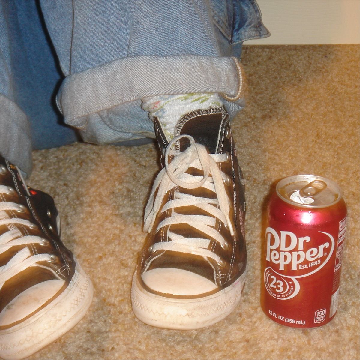 “   𝙝𝙚𝙮 𝙮𝙤𝙪 𝙬𝙞𝙩𝙝 𝙩𝙝𝙚 𝙥𝙧𝙚𝙩𝙩𝙮 𝙛𝙖𝙘𝙚,
     𝙬𝙚𝙡𝙘𝙤𝙢𝙚 𝙩𝙤 𝙩𝙝𝙚 𝙝𝙪𝙢𝙖𝙣 𝙧𝙖𝙘𝙚!   „

— че, скучали, сосунки? да не ссыте, перед вами сам глава клуба адского пламени, D&amp;D-клуба школы хоукинса! люблю свою малышку. я про гитару, естественно.