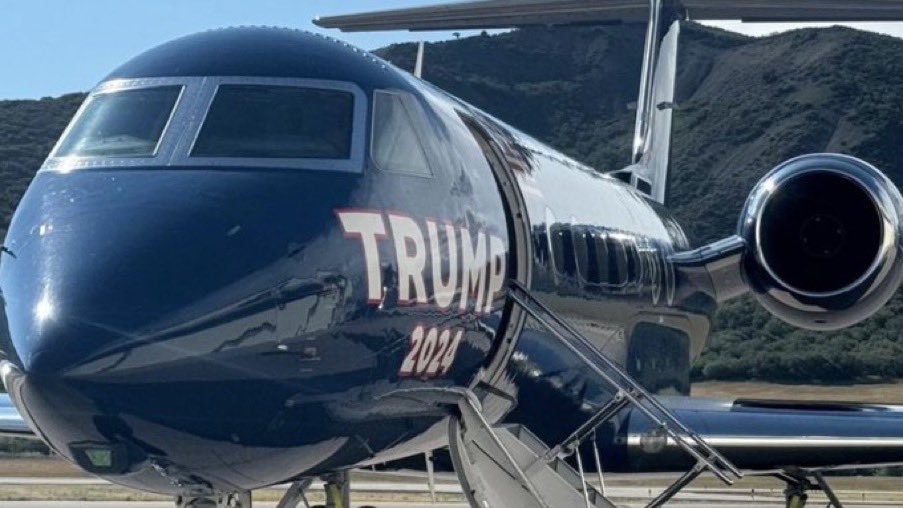 Fah_Lo_Me's tweet photo. trump makes his pathetic return to Twitter on Jeffrey Epstein’s plane. You can’t make this shit up. 😂

#TwitterBlackout https://t.co/djoWScHfY4