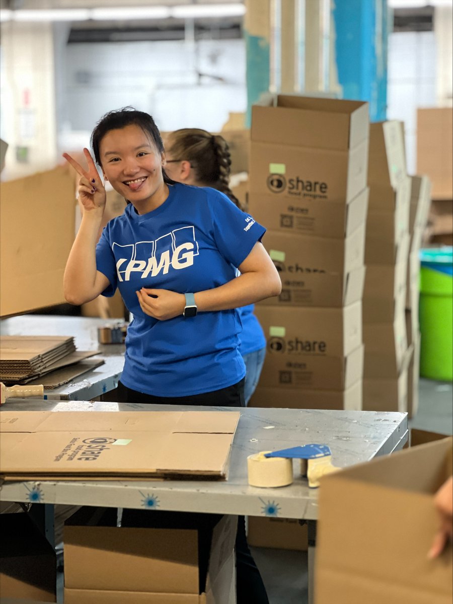 sharefoodphilly's tweet photo. Proud to host KPMG volunteers as they celebrate their Annual #CommunityImpactDay! @KPMG_US is dedicated to making a difference in communities where they live and work. Thank you to the incredible volunteers who packed 480 senior food boxes & who create positive impact every day! https://t.co/rTA3SioEFu