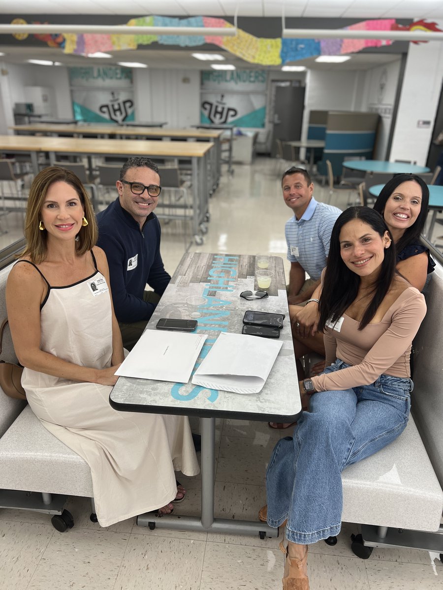 lhpsnews's tweet image. We loved seeing our new middle school parents at today's New Parent Lemonade! Thank you to everyone who helped make today a success!

#LHP #LakeHighlandPrep #HighlanderHighlights