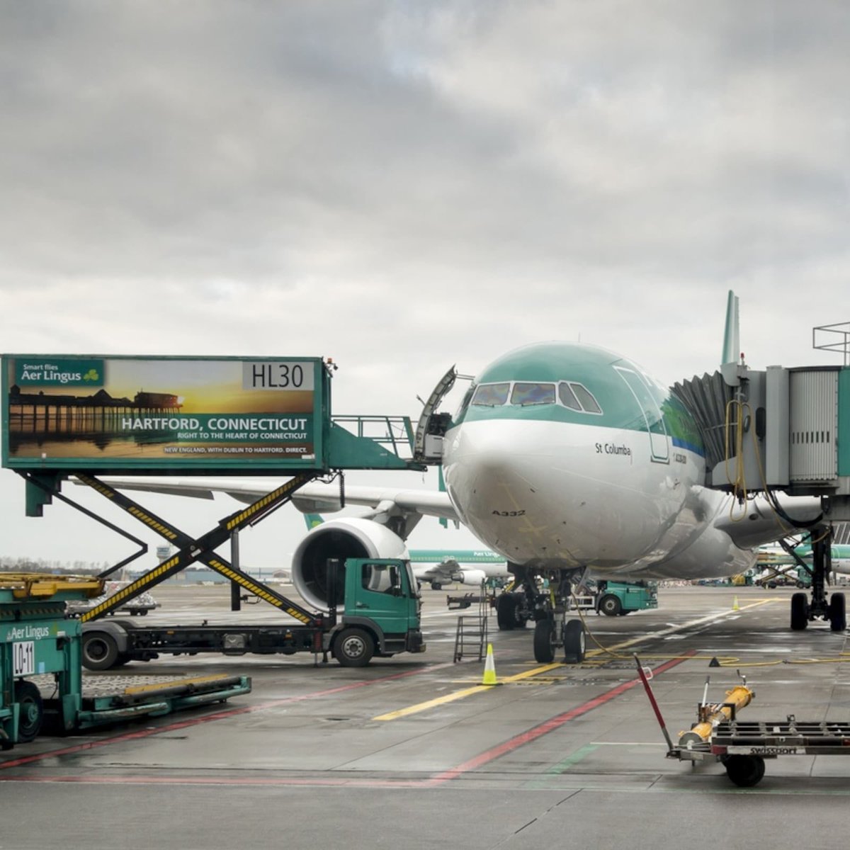EidwLive's tweet photo. Do you always see these trucks driving around the airport?

No, they’re not actually lost! They’re part of @AerLingus incredible catering logistics operation. 

These trucks carry meals and more from DNATA Catering, near the airport, to your aircraft!

#dublinairport 

(1/2) https://t.co/BlE5tXRz0N