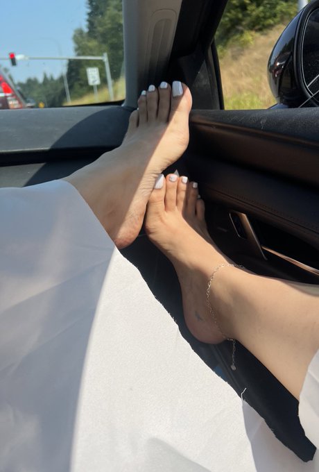 1 pic. Would you worship my elf princess toes? 🧝🏼&zwj;♀️🩷😌 https://t.co/GqZ1ebcvAU