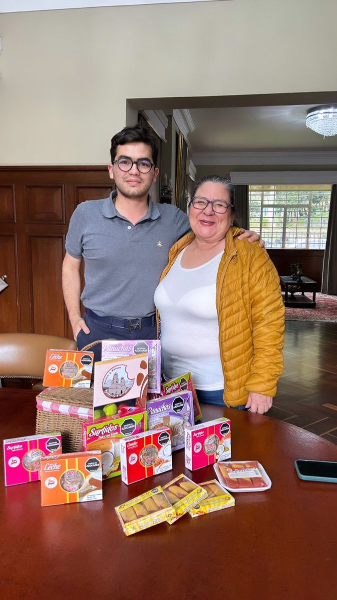 casadesantander's tweet image. A esta hora desde Casa Santander con doña Fanny Jimenez de Pueblito Florideño, embajadora dulce de Floridablanca.

Antojándonos de sus delicias y trabajando para seguir promoviendo la gastronomía de nuestro Departamento.

#EsTiempoDeSantander