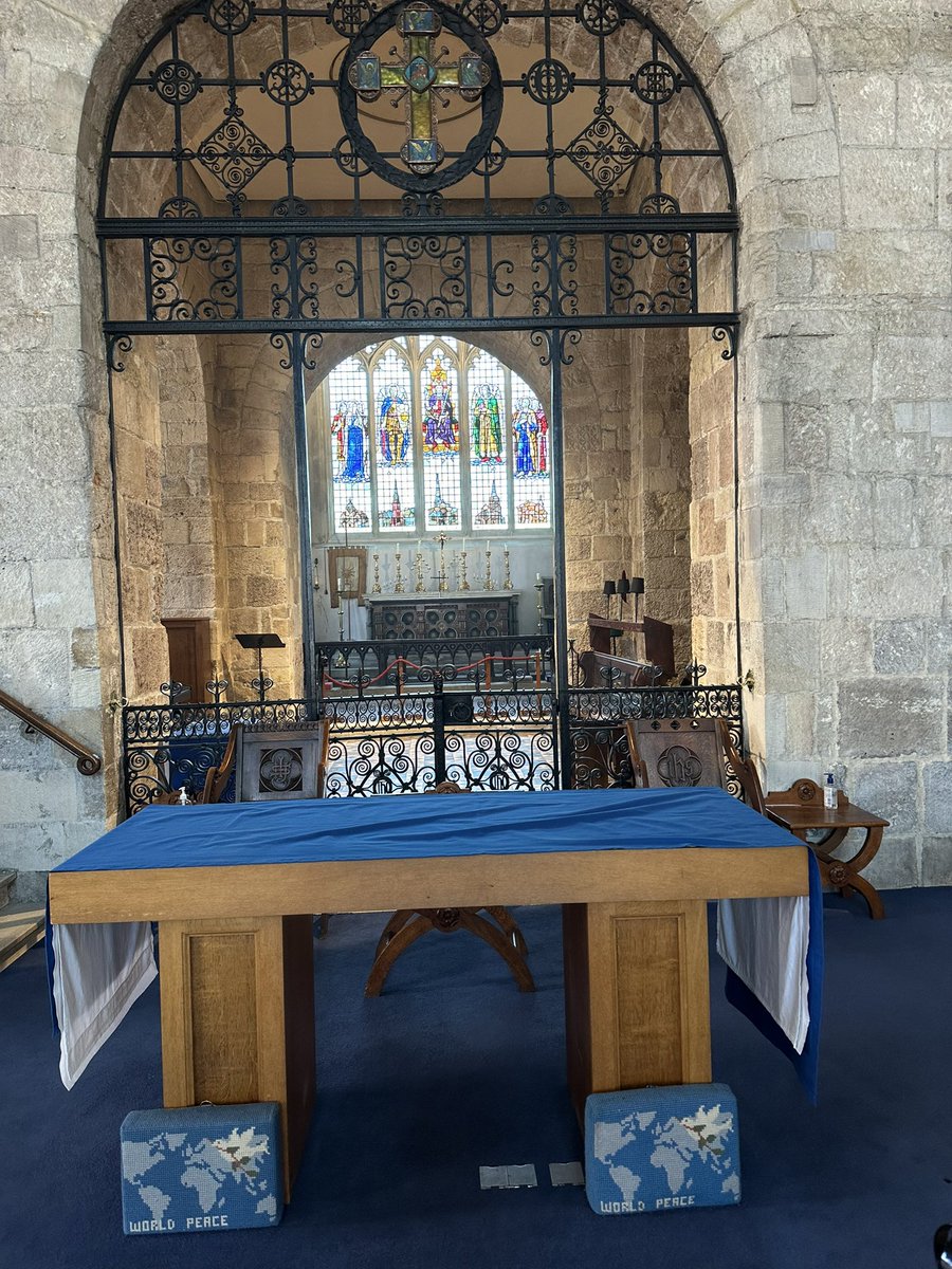 newietraveller's tweet photo. Day 2 of our UK Road Trip was spent exploring the historic sites of Southampton, which includes St Michael’s built around 1070 #UK #RiadTrip #travel #history #Church #tombstones #Southampton https://t.co/I8Ri8nDA9K