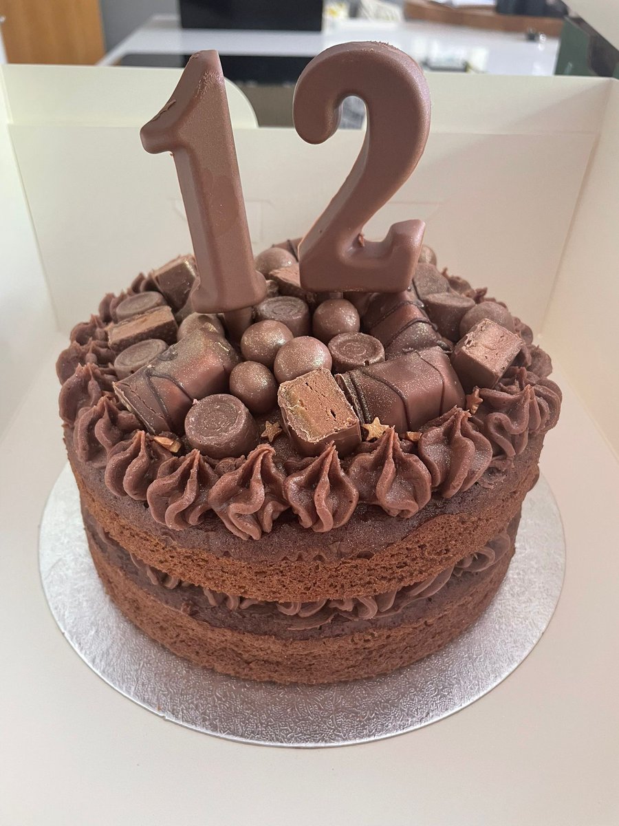 Anyone for cake??? Chocolate birthday cake made by Vicky. 

Family were forever grateful ❤️