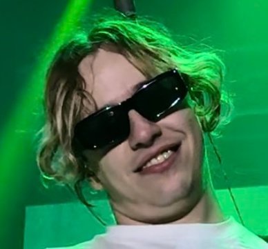 Chicxs, si alguien vende entradas de campo o platea alta del 21/12, porfi avisen, necesito una entrada. Gracias 🫂❤️ 

Pd: foto de gui con papada :)