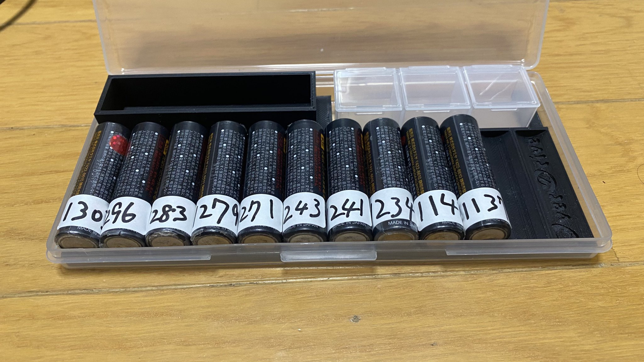 取り置きキャンセル品　ミニ四駆完全引退　ケース　小物　モーター　充電器　ブレ ミニ四駆】流行っている充電器を買ってみたらエグかった - YouTube
