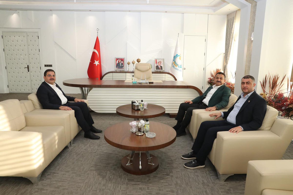 Şanlıurfa Milletvekilimiz <a href="/HikmetBasak_63/">Hikmet Başak</a> 

Haliliye Belediye Başkanımız <a href="/mcanpolatnet/">Mehmet CANPOLAT 🇹🇷</a> ile Bizleri Belediyemizde Ziyaret Etti. 

Nazik Ziyaretleriyle Bizleri Onurlandıran Vekilimize Teşekkür Ederiz.

<a href="/erkankandemir/">Erkan Kandemir</a> <a href="/milhamigunbegi/">M.İlhami GÜNBEGİ</a> <a href="/AkHaliliiye/">AK PARTİ HALİLİYE</a> <a href="/mbagmanci63/">MUSTAFA BAĞMANCI</a>