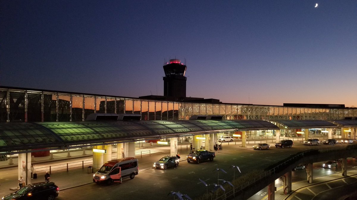 BWI_Airport's tweet image. Our latest #WallpaperWednesday graphics allow you to enjoy an airport sunset anytime, anywhere.

#SceneAtBWI #MDOTscenes #WallpaperWednesday #sunset #airports