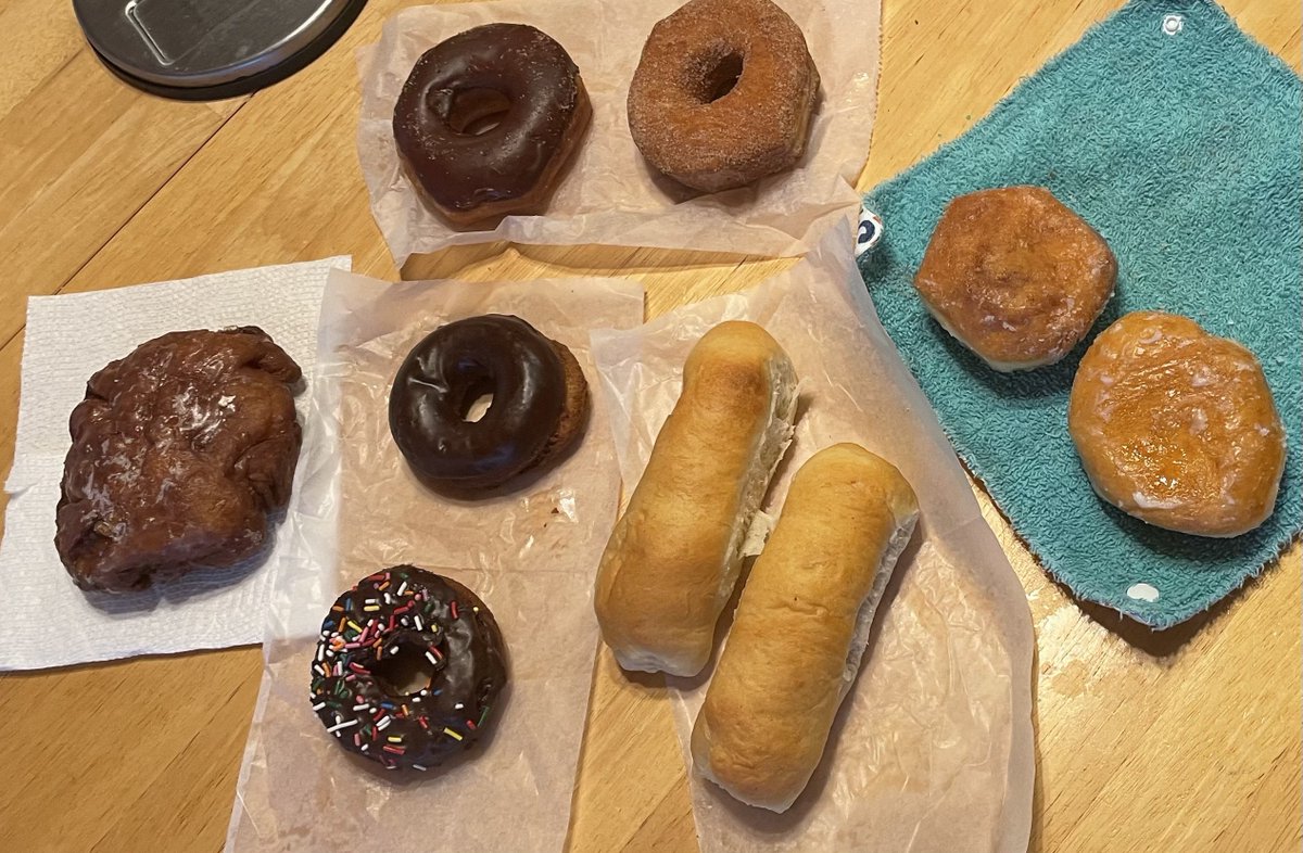 21ForLifeHOF's tweet image. Thank you to @DJLG210 for sharing the @TooGoodToGo app. 
I was #inthebuilding as I got my first #surprisebag from @ShipleyDonuts.
All of this for $6.
@LoveYouHardTV @MikeTaylorShow @RudyJay_star #thunderdome