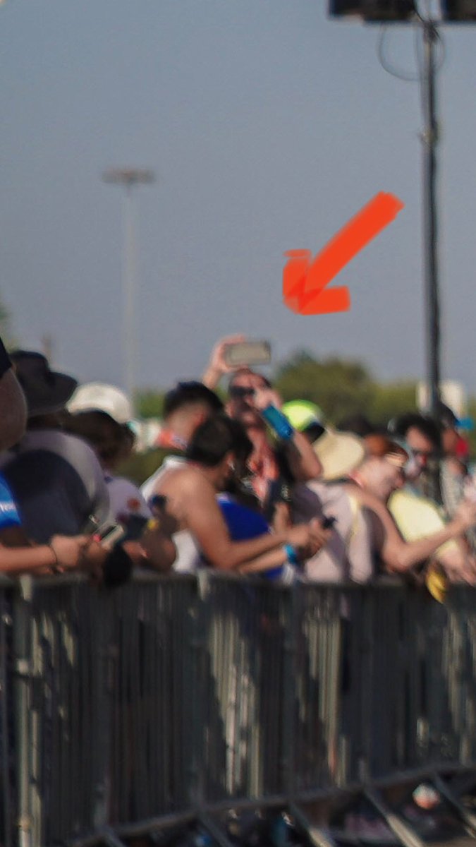 Misselle2412's tweet photo. Doesn’t matter how long it takes me, he’s always at the finish line rooting for me ❤️ https://t.co/BBqTHvor8P