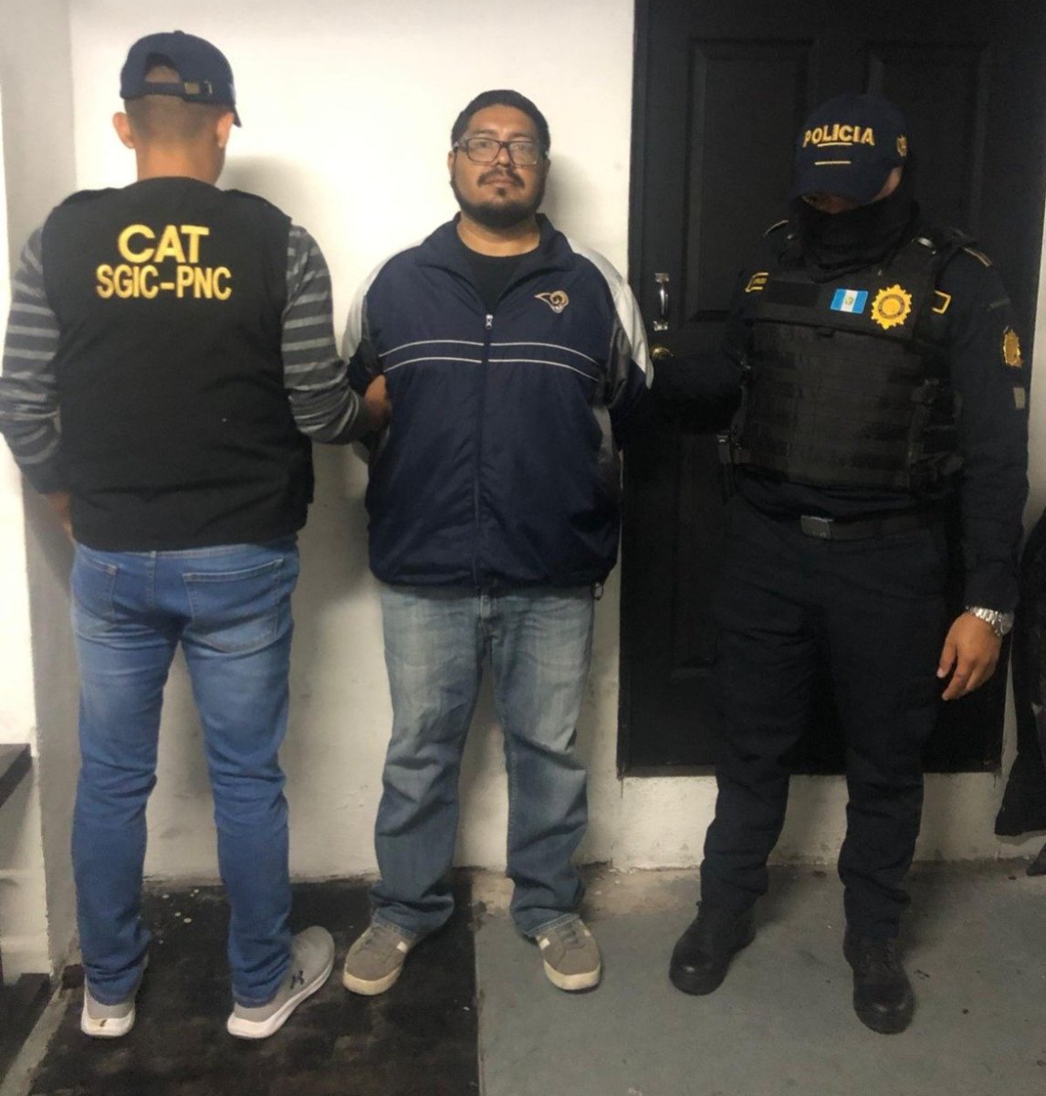 Urgente

Otro extraditable capturado 

Se trata de un hombre de 42 años requerido por Estados Unidos por el delito de producción de pornografía infantil

En breve más datos