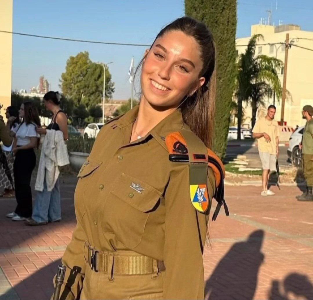 EliAfriatISR's tweet image. Mother writes: My daughter Adar Ben Simon, 20, is a commanding officer and a fighter in a rescue and rescue unit.
On Simchat Torah (7.10.2023) she heard that terrorists had infiltrated the Zikim base, Adar did not see it with her eyes and protected 120 recruits.
She put all the…