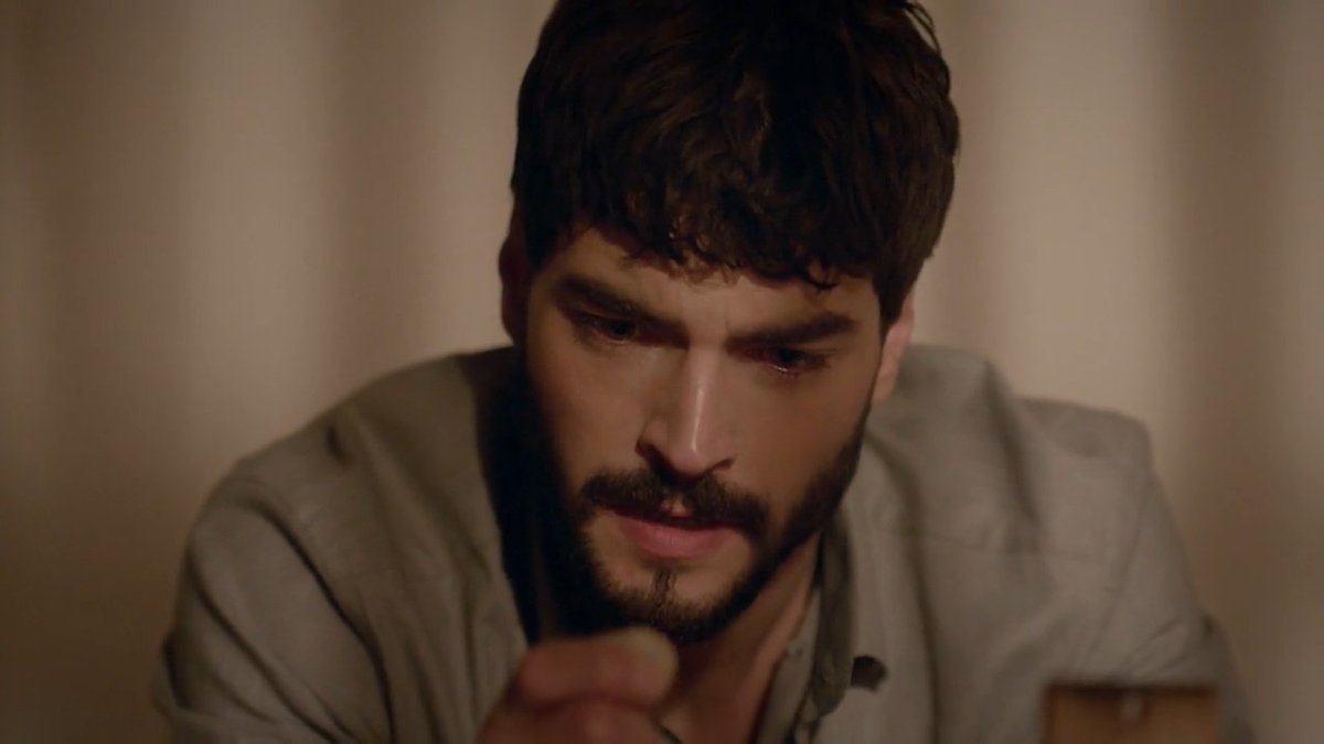 La_Me_Linda's tweet photo. miran sta lottando con tutte le sue forze, la sua tenacia mi fa commuovere, lui ha sempre creduto nel loro amore e si sta aggrappando ad ogni piccola possibilità 🤧😫
#Hercai #Hercaiitalia #ReiMir https://t.co/c6zubUJBKw