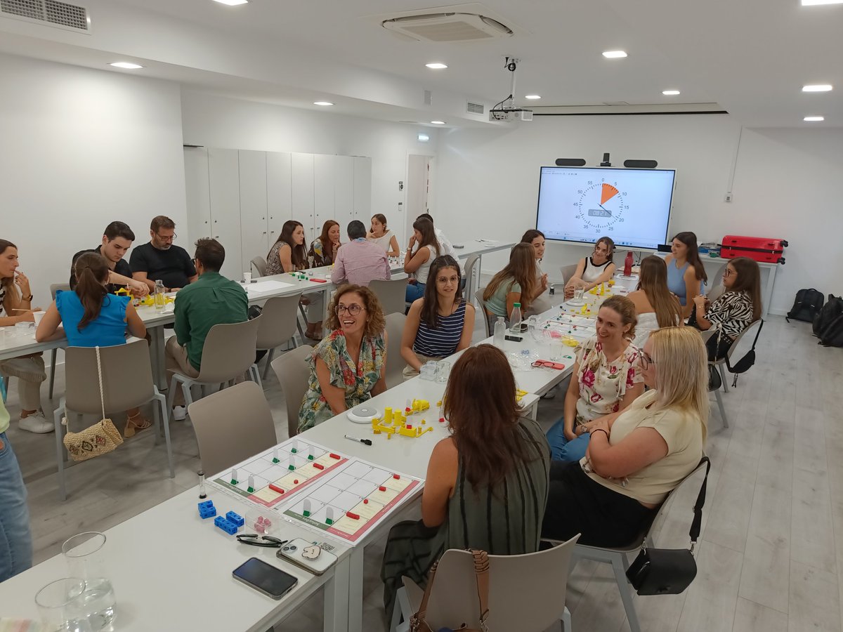 At PRIO headquarters applying some of my analogue serious games methodologies. In this case, in a collaborative session to generate internal innovation and leverage new organisational ideas, products and much more. #seriousgames #gamification