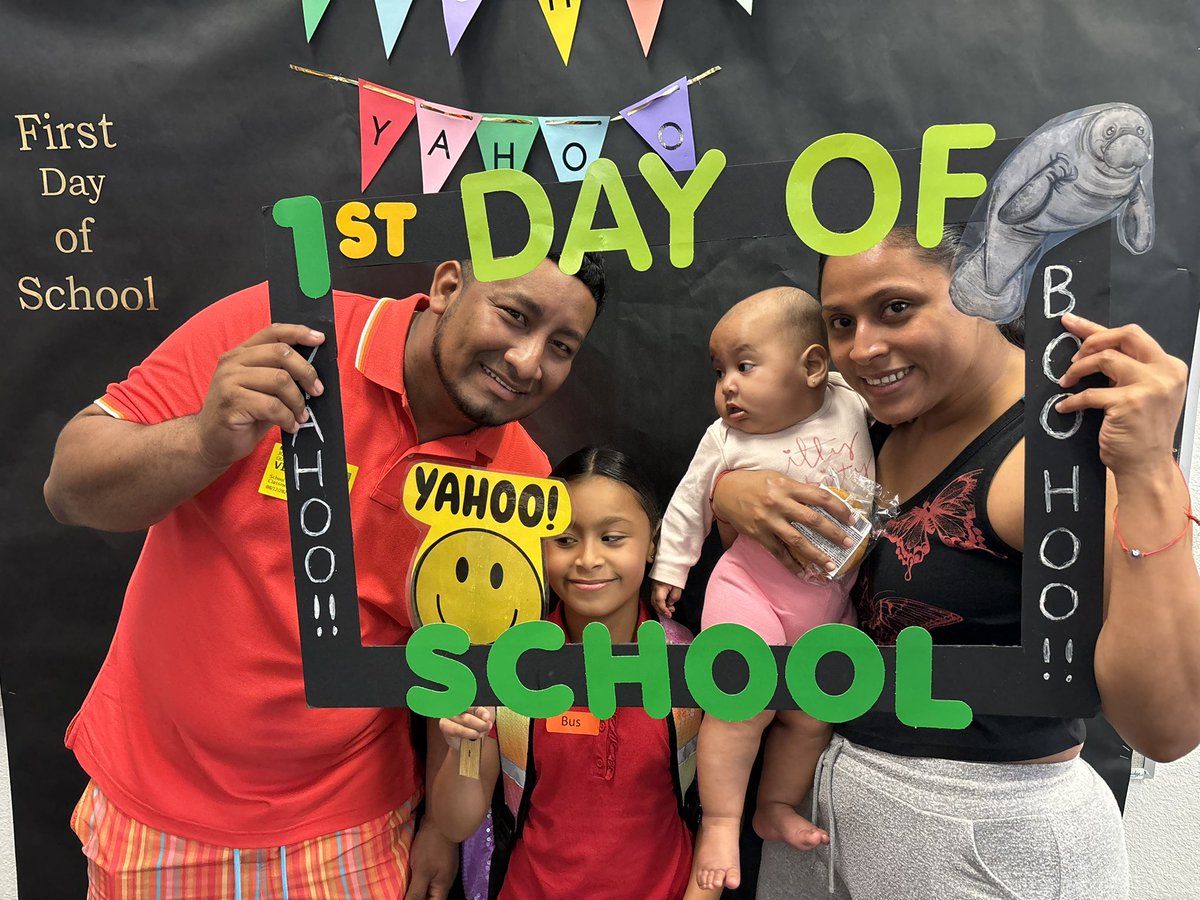 ManateeElem's tweet photo. First day of school was a success at Manatee Elementary. 

#Manateam https://t.co/Th8doosWMj