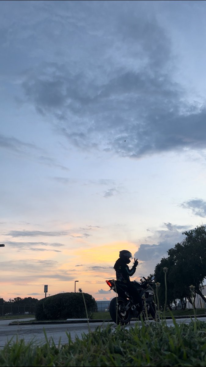 xfctr_'s tweet image. Gave up D2 months ago and honestly this is just way more fun. You’re only in your late teens/early 20’s once go enjoy it.