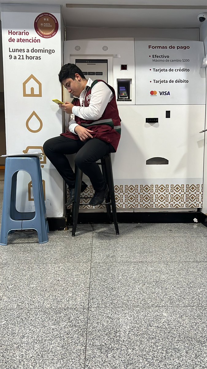 TERLACH77's tweet photo. En algún otro Kiosco si hay sistema?? Para sacar actas..? Porque aquí dicen que no y llevamos 2 horas esperando….@SeGobCDMX @SecretariaFinan @locatel_mx @GobCDMX https://t.co/zN8eYZrqUZ