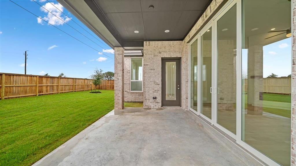 Looking for the perfect home for your family? Take a tour of this exquisite home from double door entry to Texas-sized patio with gas hookup and no back neighbors, making it ideal for hosting family and friends.

Learn more: bit.ly/twitter-meri