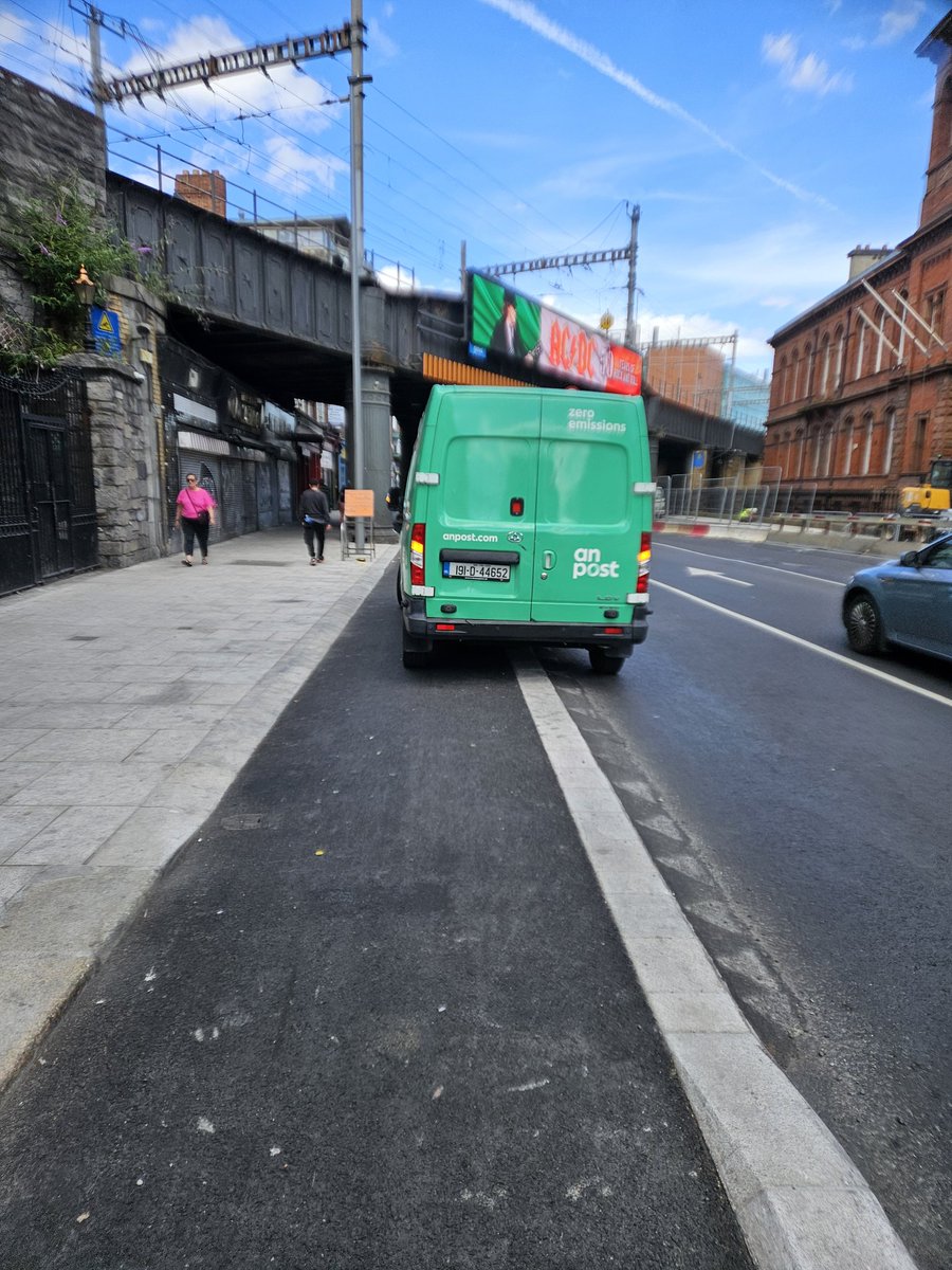 thebiglad2's tweet photo. @Postvox @IBIKEDublin a nice place to park for this post driver. Newly opened cycle lane northbound Amiens St https://t.co/UwIi2zRDze