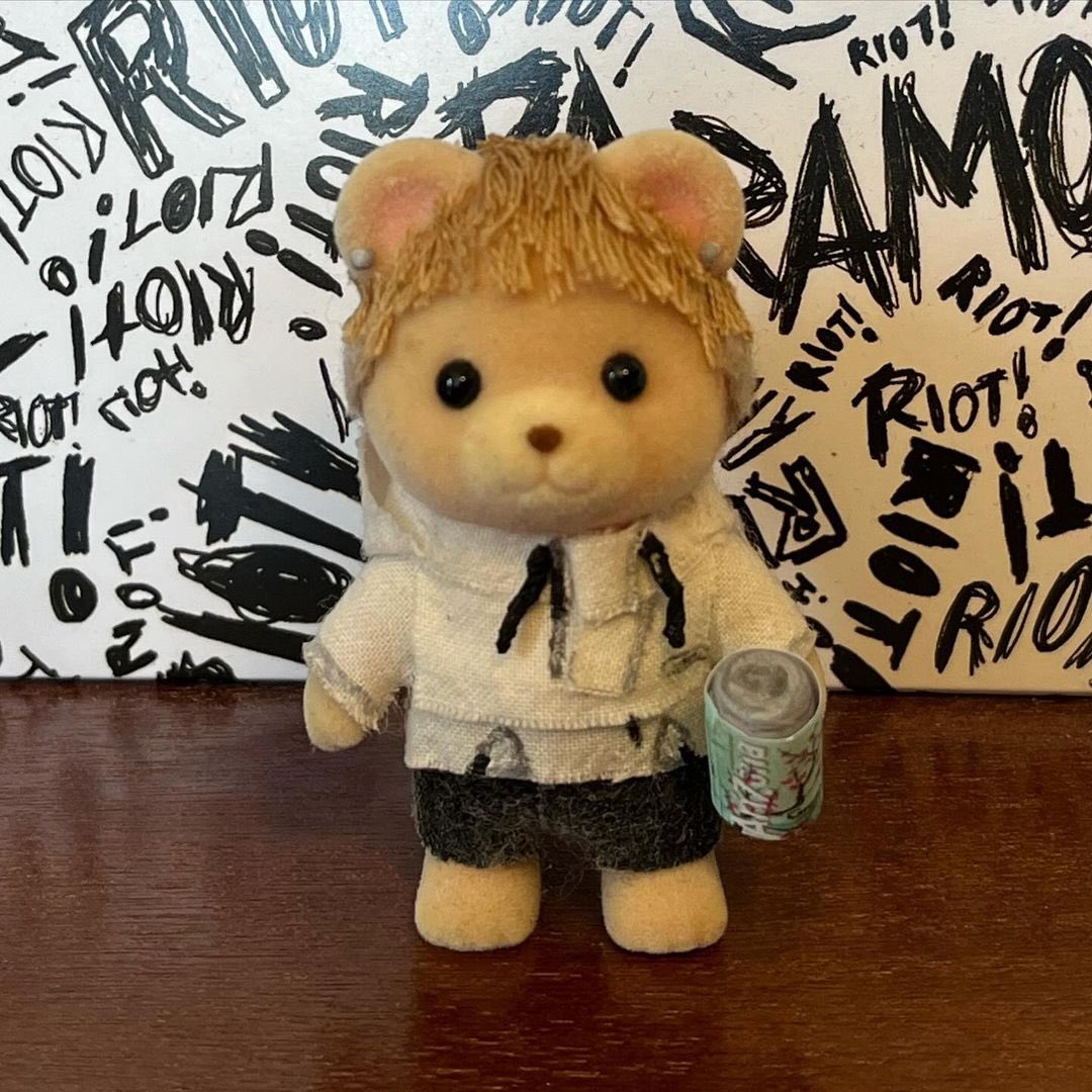 Um sylvanian familie do Yung Lean