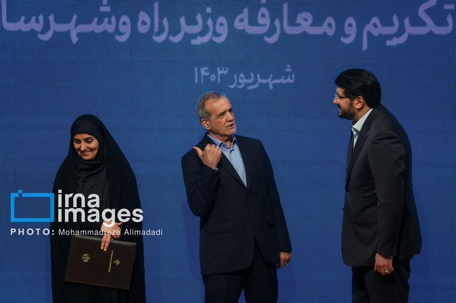 Shivasheevz's tweet photo. می‌ری بهش می‌گی گه خوردم!

داشتم از این ژانر عقب می‌موندم.😌😌 https://t.co/Bwhc2GUJ6E