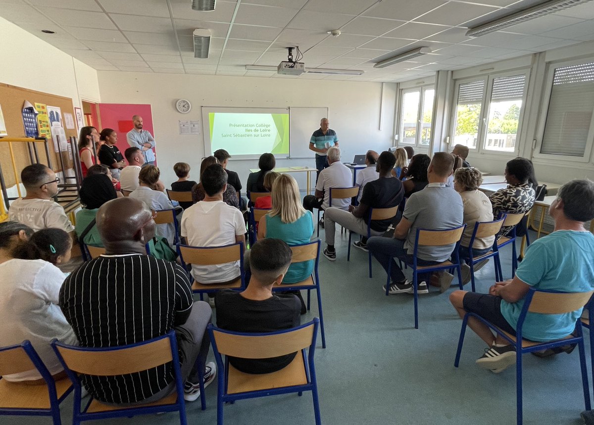 LigueFootLFPL's tweet photo. [#PÔLESESPOIRS]

👍🏻💬 Nous souhaitons la bienvenue aux jeunes de la Génération 2️⃣0️⃣1️⃣1️⃣ (Promotion 2024/2026) accueillis hier en compagnie de leurs parents ! 

🔎⚽️📚Présentation détaillé du fonctionnement du Pôle et de l’importance du double projet Sportif &amp; Scolaire 😉 #lfpl https://t.co/paNEt3AqM9