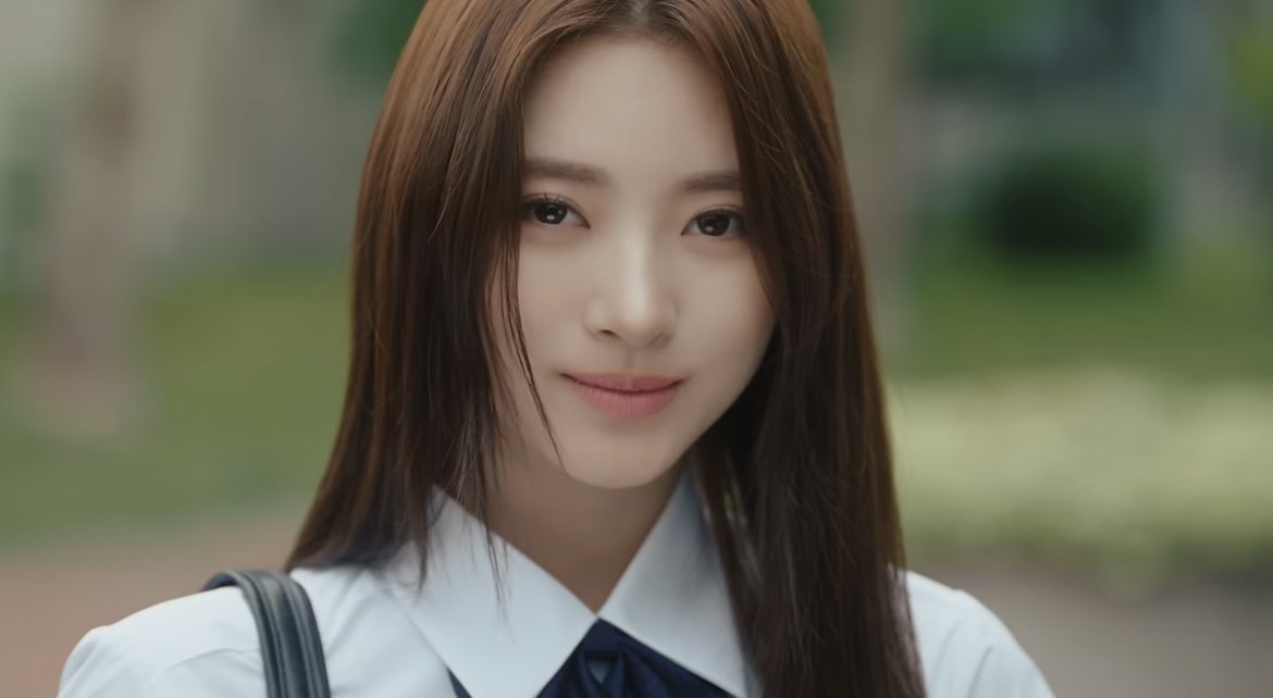 MEOVV アンナ ・本名：田中杏奈 ・2005年11月17日生まれ ・日本富山