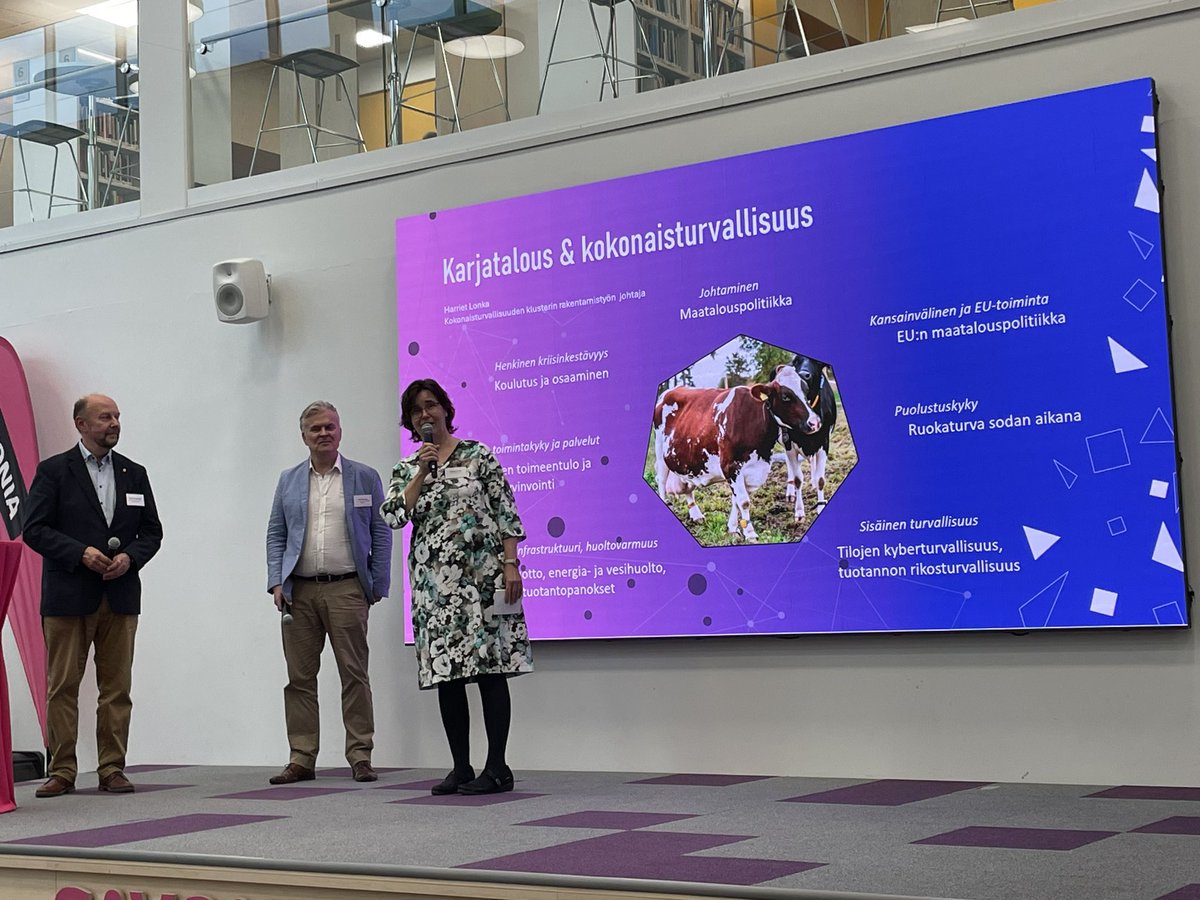 Innovaatioista elinvoimaa – kokonaisturvallisuuden klusteritapahtuma <a href="/SavoniaAMK/">SavoniaAMK</a> kampussydämessä ajatuksia virittämäsä mm. 
Markus Lassheikki (strategia ja huoltovarmuus MTK)
Ja Pasi Sillanpää (Sytky ry). Timantin Keskiössä #lehmä.