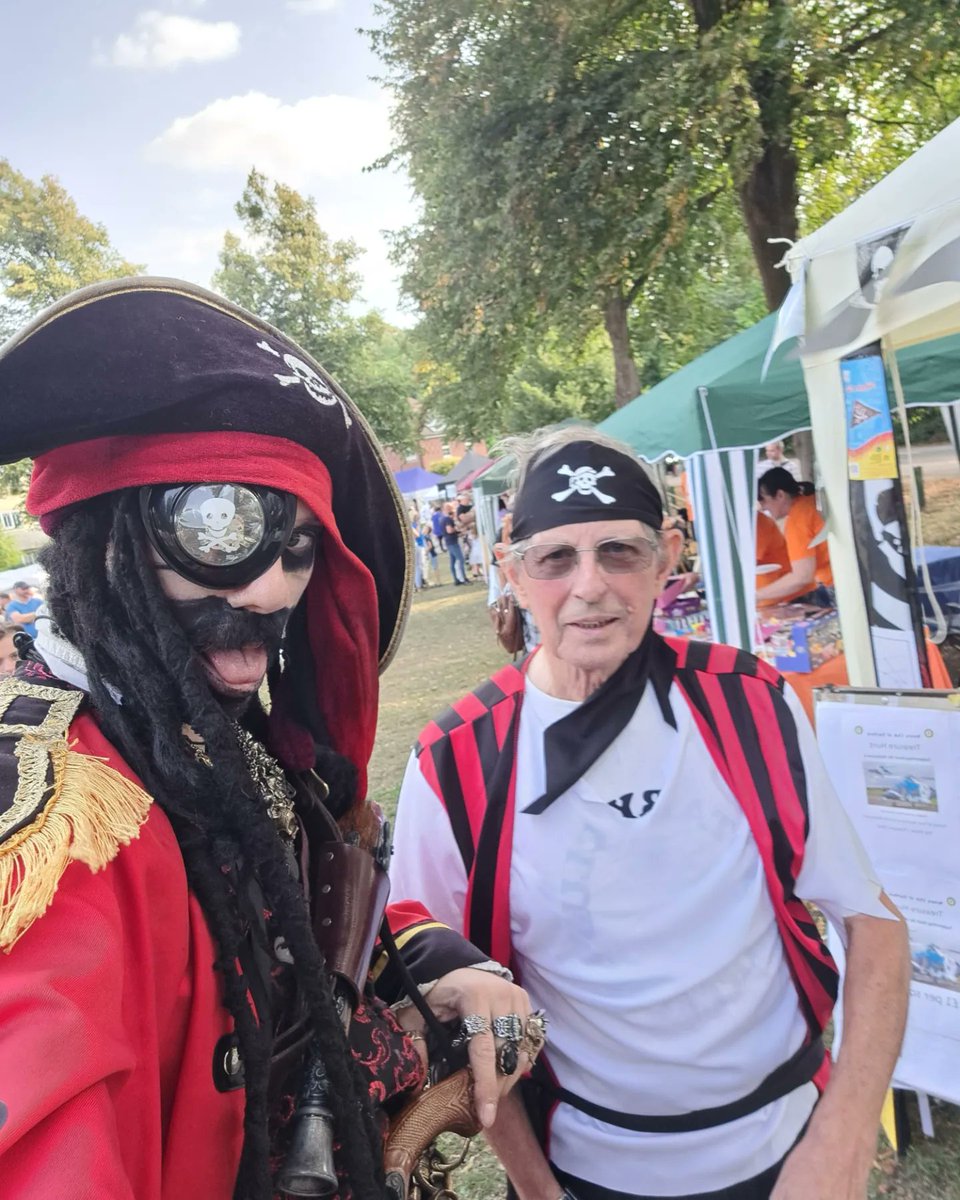 CrazyDisguise's tweet photo. #masterofdisguiseentertainment #pirates  #crazycaptainashley #costumecharacters #pirate #costume #characterperformers  #characterentertainment #Performesrs #Display #piratedisplay #eventdisplays #displayprops #movieprop #props #wench #Wilmington #crazycaptain #reallifePirates https://t.co/oLfXwuelKV